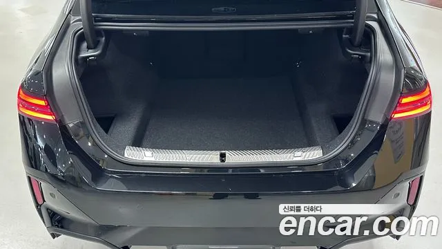BMW 5 Series G60 — Фото автомобиля 19