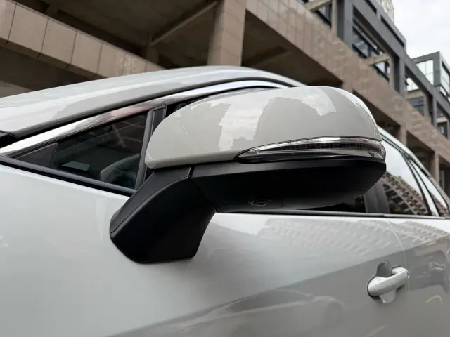Toyota RAV4 — Фото автомобиля 4