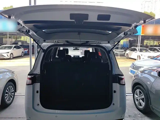 Wuling Jiachen — Фото автомобиля 18