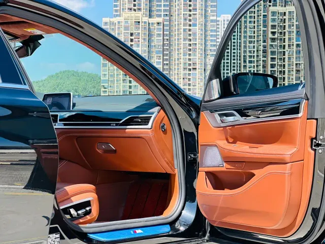 BMW 7 Series — Фото автомобиля 6