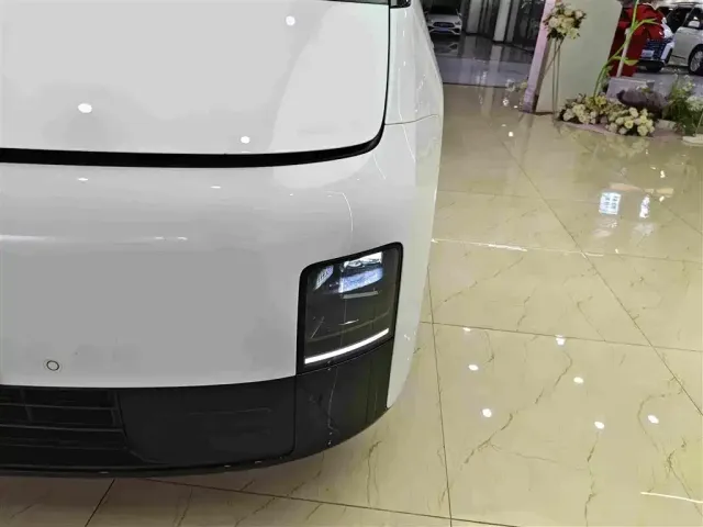 Li Auto MEGA — Фото автомобиля 15