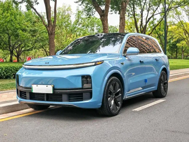 Li Auto Li Xiang L9 2022 Max — Фото автомобиля 9