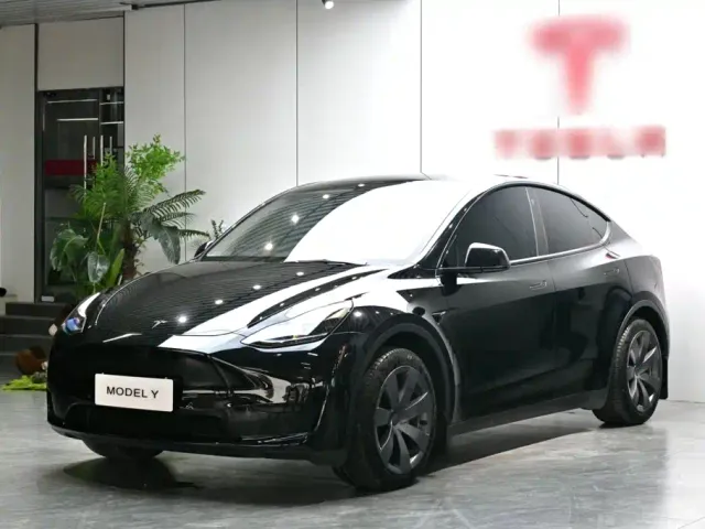 Фотография автомобиля — Tesla Model Y
