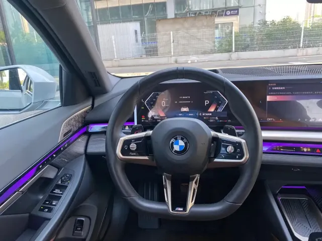 BMW 5 Series — Фото автомобиля 13