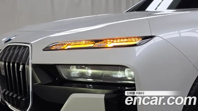 BMW i7 G70 — Фото автомобиля 7