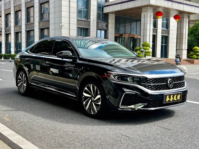 Volkswagen Passat — Фото автомобиля 3