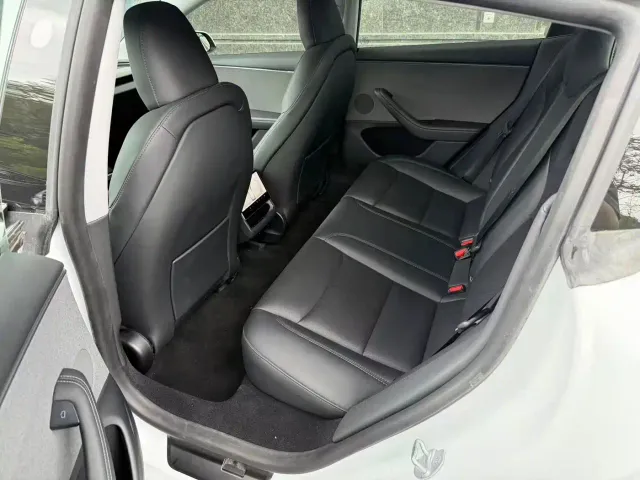 Tesla Model 3 — Фото автомобиля 7