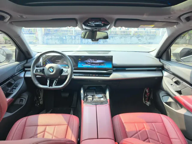 BMW 5 Series — Фото автомобиля 10