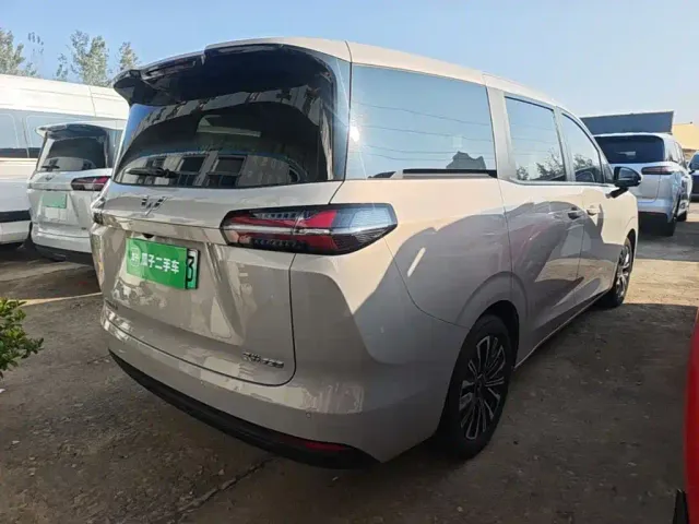 Wuling Starlight 730 — Фото автомобиля 6
