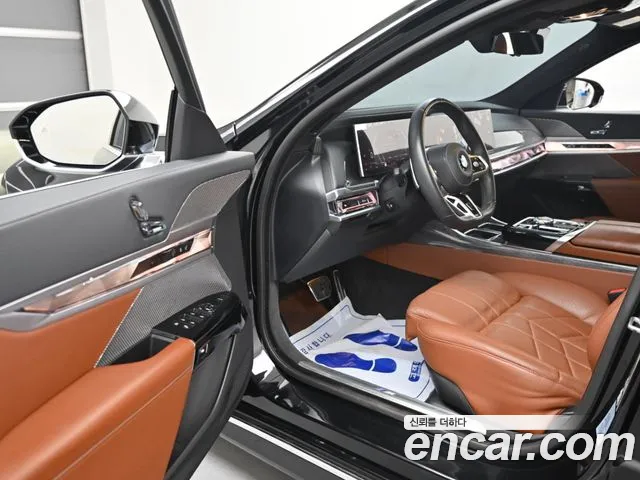BMW 7 Series G70 — Фото автомобиля 11