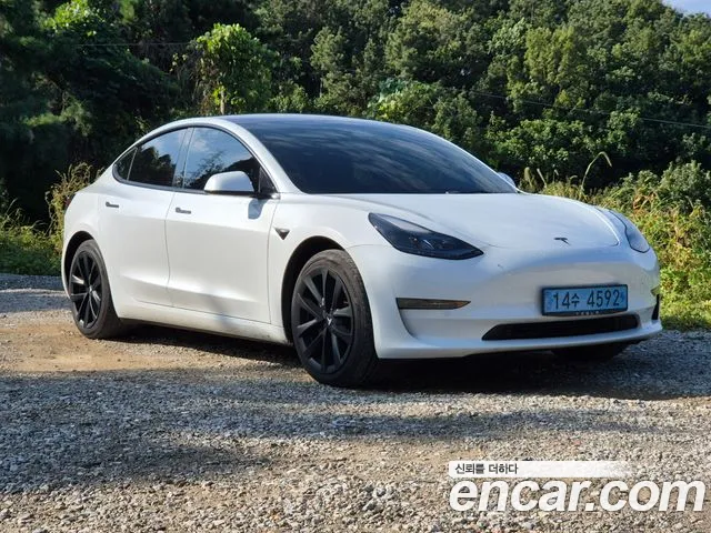 Tesla Model 3 — Фото автомобиля 5