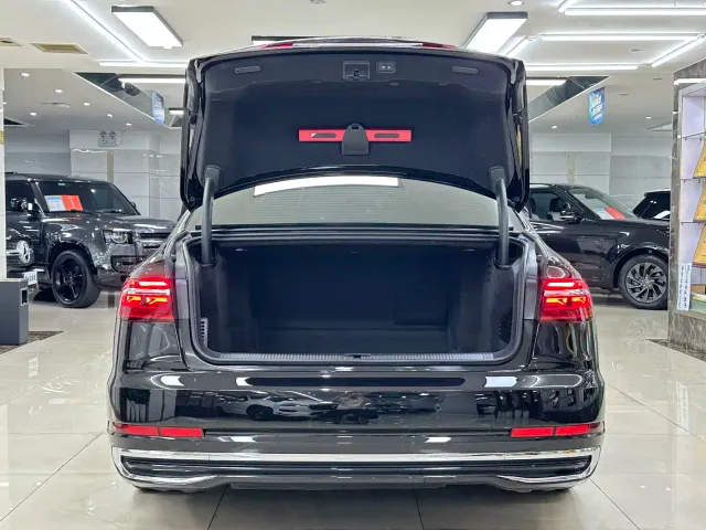 Audi A8 — Фото автомобиля 7