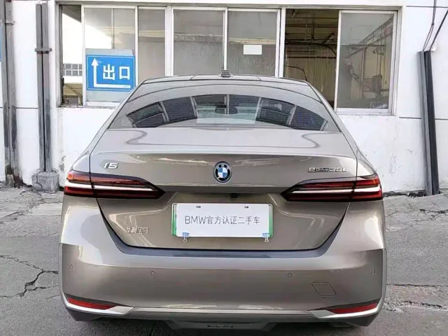 BMW i5 — Фото автомобиля 3