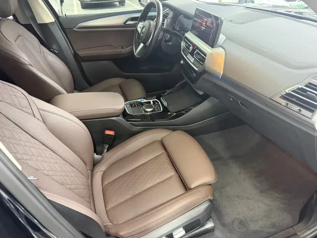 BMW iX3 — Фото автомобиля 14