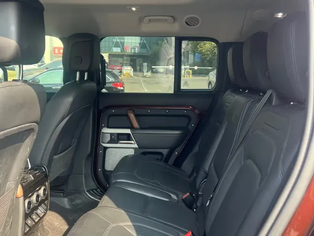 Land Rover Defender — Фото автомобиля 6