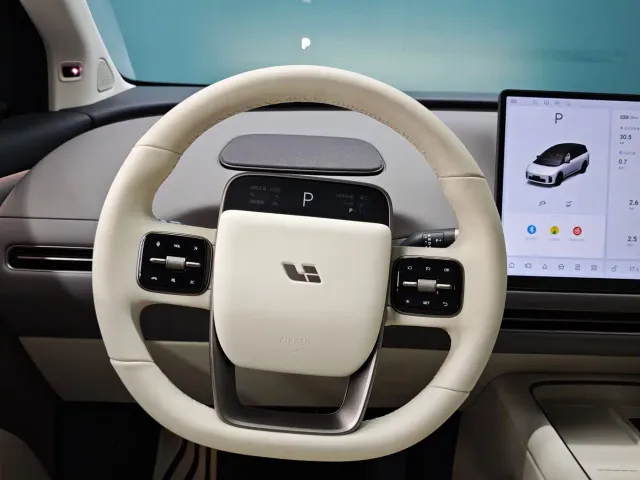 Li Auto i8 — Фото автомобиля 6