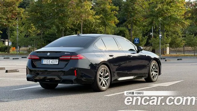 BMW 5 Series G60 — Фото автомобиля 2