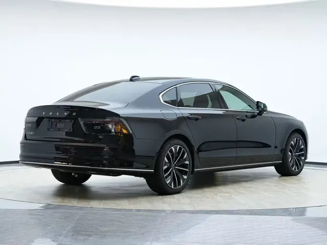 Volvo S90 — Фото автомобиля 4