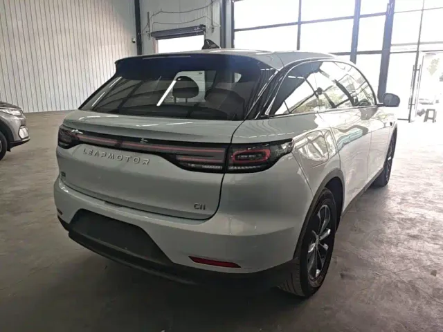 Leapmotor C11 — Фото автомобиля 6