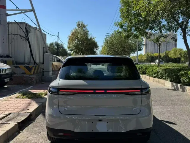 Leapmotor B10 — Фото автомобиля 8