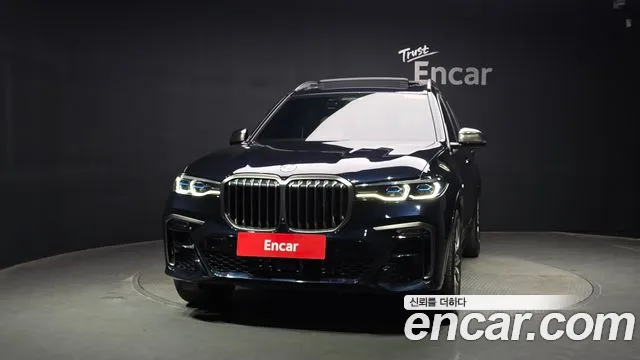 BMW X7 M50i 6 мест — Фото автомобиля 3