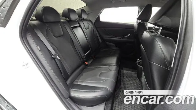 Hyundai Avante CN7 — Фото автомобиля 11