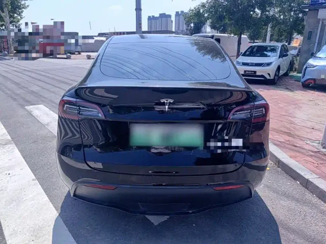 Tesla Model Y — Фото автомобиля 5