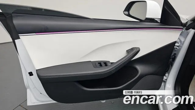 Tesla Model 3 — Фото автомобиля 24
