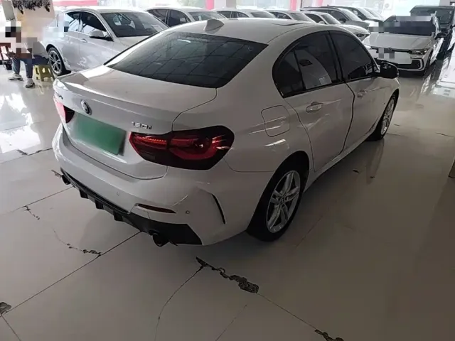BMW BMW 1 Series 2023 120i M Sport Shadow Edition — Фото автомобиля 6