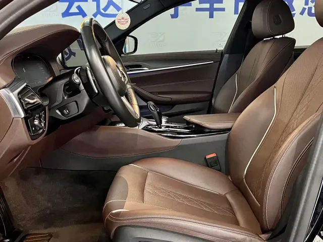 BMW 5 Series — Фото автомобиля 10