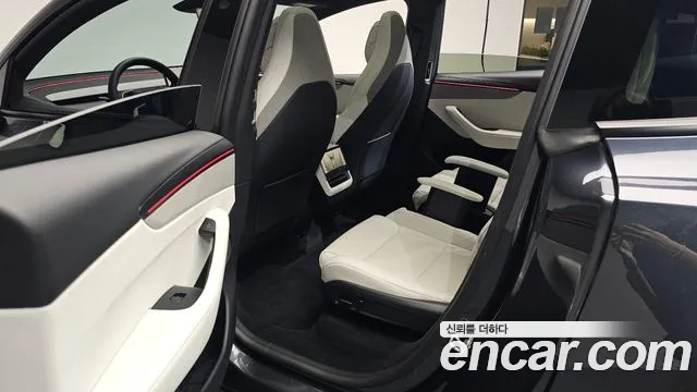 Tesla Model Y — Фото автомобиля 25