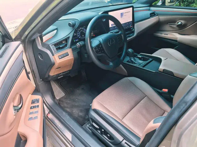 Lexus ES — Фото автомобиля 3