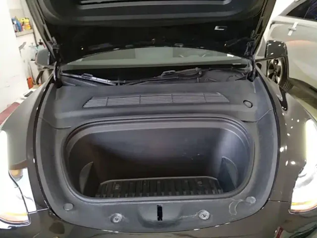 Tesla Model Y — Фото автомобиля 19