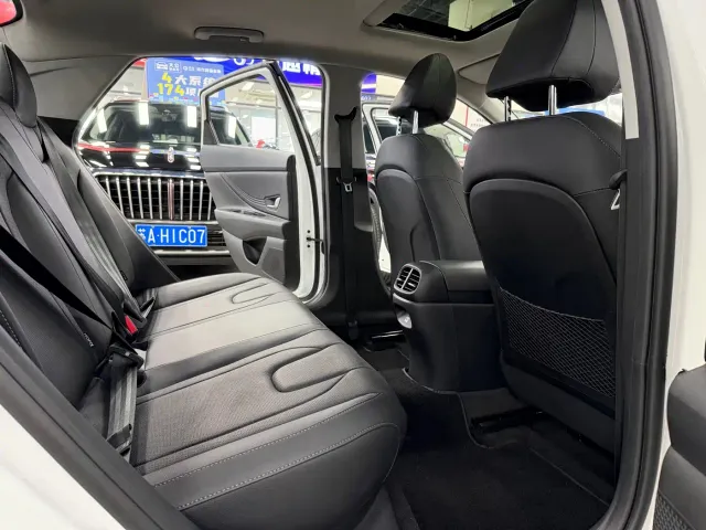Hyundai Elantra — Фото автомобиля 8