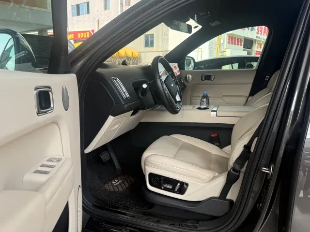 Li Auto L7 — Фото автомобиля 6