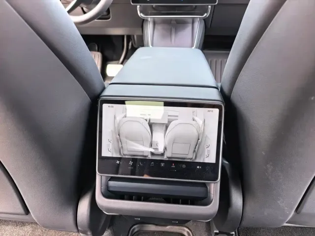 Tesla Model Y — Фото автомобиля 10