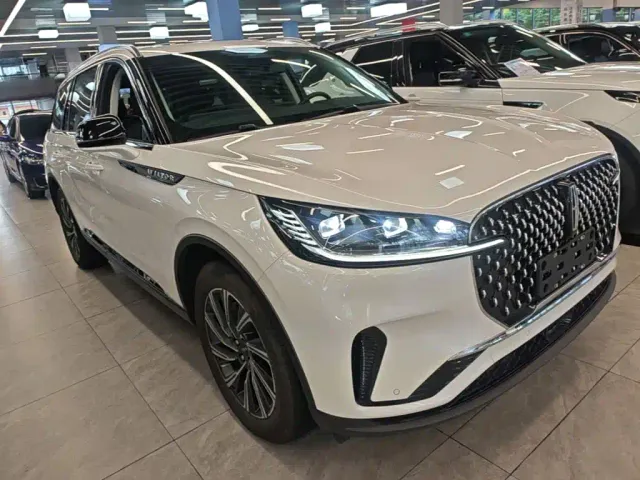 Lincoln Aviator — Фото автомобиля 3