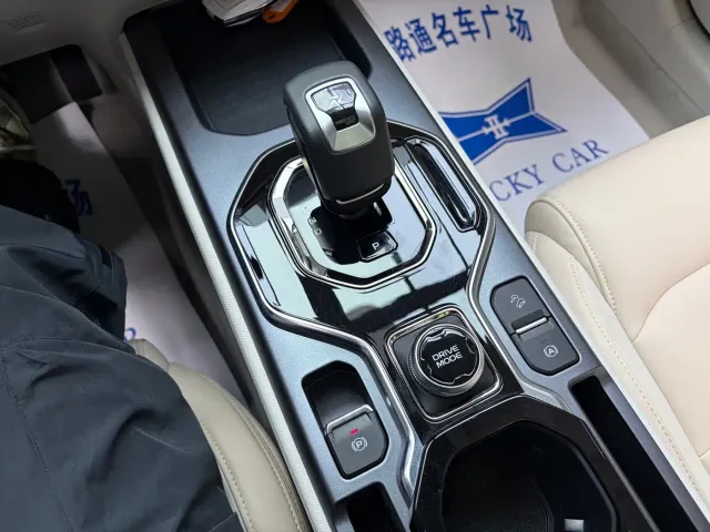 Geely ICON — Фото автомобиля 12