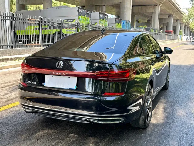 Volkswagen Passat — Фото автомобиля 7