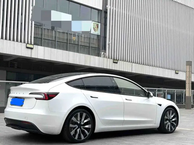 Tesla Model 3 — Фото автомобиля 7