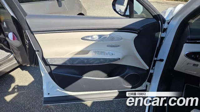Genesis GV70 — Фото автомобиля 13