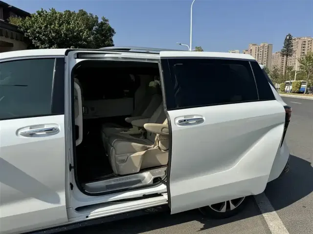 Toyota Granvia 2022 2.5L Hybrid Noble Edition — Фото автомобиля 28
