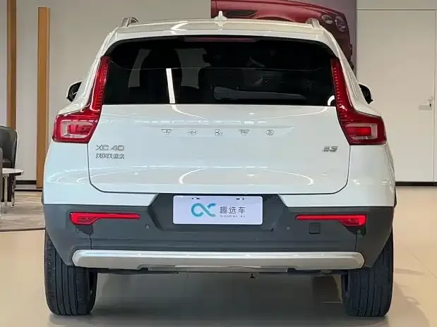 Volvo XC40 — Фото автомобиля 6
