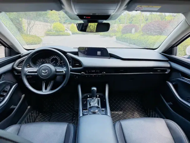 Mazda Axela — Фото автомобиля 8
