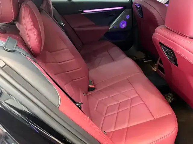 BMW 5 Series — Фото автомобиля 11