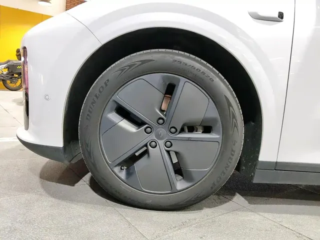 Li Auto i6 — Фото автомобиля 15
