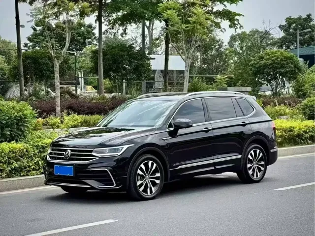 Volkswagen Tiguan L 2022 330TSI Auto 2WD R-Line Premium Edition — Фото автомобиля 2