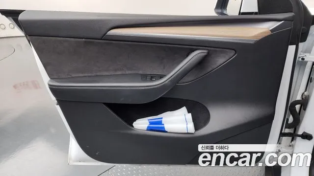 Tesla Model Y — Фото автомобиля 13