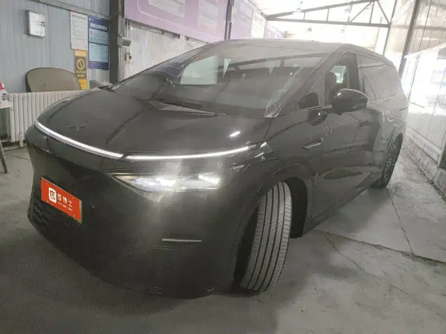 Xpeng X9 — Фото автомобиля 2
