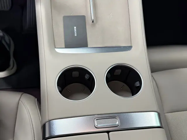 Xiaomi YU7 — Фото автомобиля 8